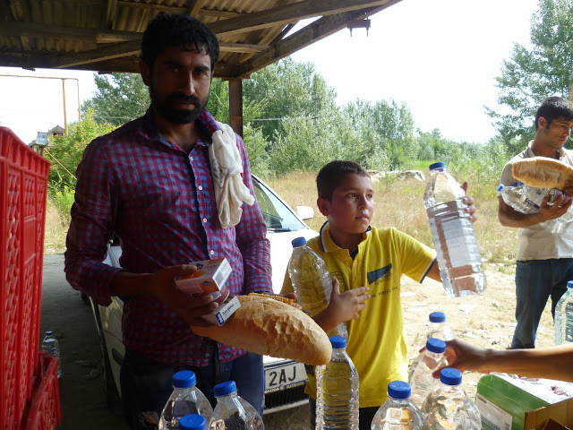 PIN NË MAQEDONI DHE SERBI PËRKRAH ORGANIZATAT QË I OFROJNË REFUGJATËVE NDIHMË MATERIALE, PSIKO-SOCIALE DHE LIGJORE